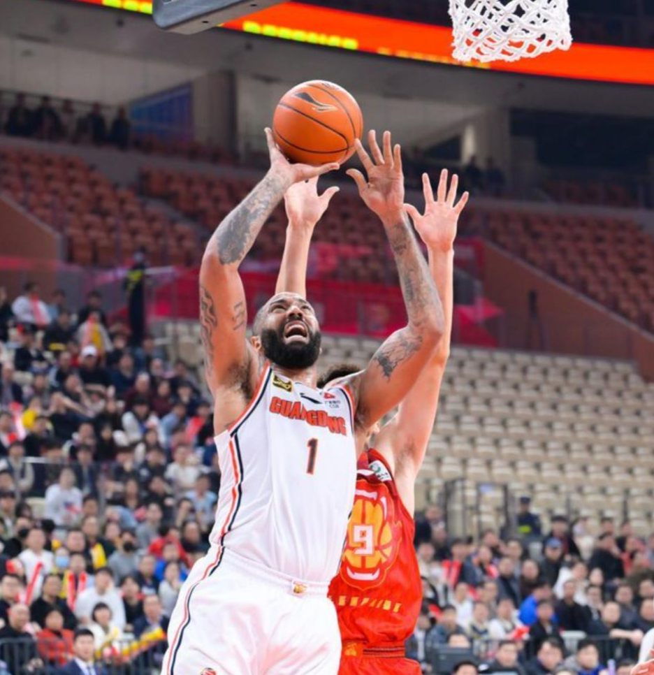 今晚深圳男篮备战德甲；伤情更新细节曝光；球迷炸锅；球探报告显示潜力的简单介绍